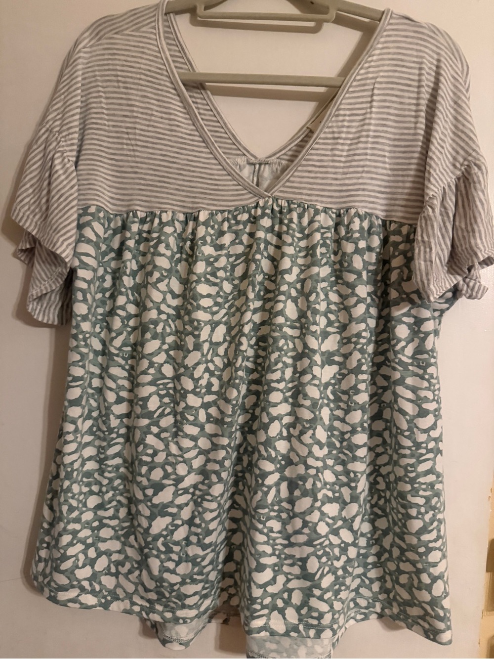 ADORA Sage Green and White V-Neck Patterned Tunic